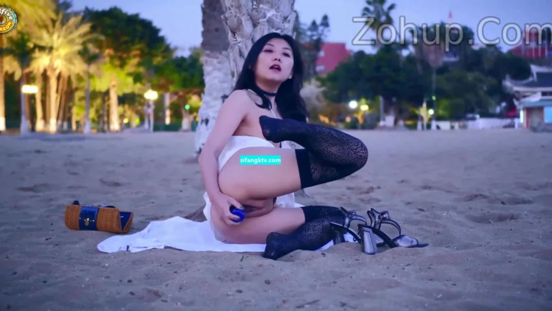 Sex public Việt- Quay vợ móc bím xém bị bắt tại Nha Trang Zo3x.ML - Adults ...